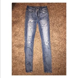 American Eagle ripped / destroyed light jeans